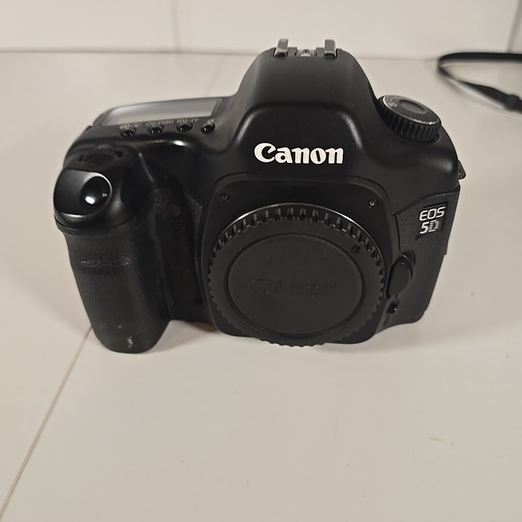 Canon EOS 5D Digital SLR Full Frame Camera Body‎ Only Battery Door Broken
